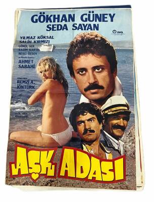 AŞK ADASI(1983) FİLMİ ORİJİNAL AFİŞ POSTER GÖKHAN GÜNEY- SEDA SAYAN- YILMAZ KÖKSAL- GÖNÜL KRT19969 - 1