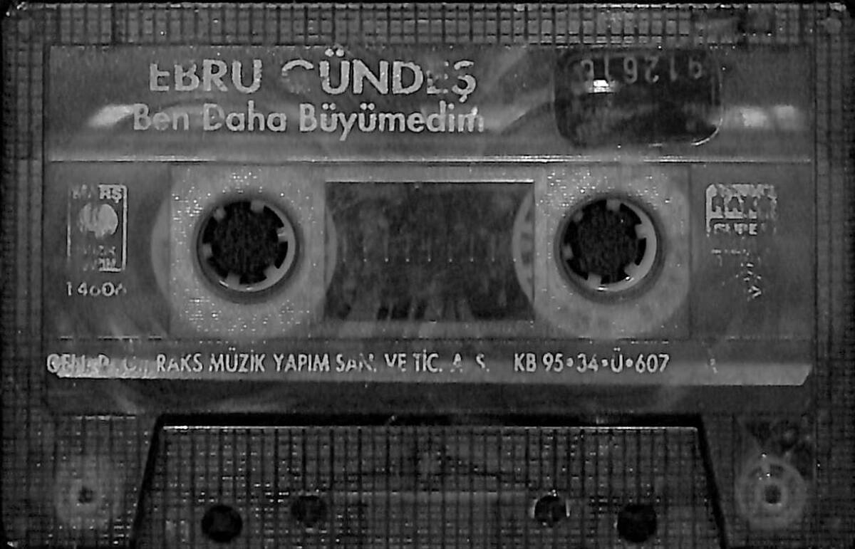 Ebru Gündeş - Ben Daha Büyümedim (Kırmızı Bandrol) Kaset (İkinci El) KST26455 - 2