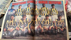 Fenerbahçe Dergisi - Fenerbahçe , Cim Bom Ve Kartalı Ezdi Ama Yenemedi - Fenerbahçe Oyuncu Kadrosu Poster GZ127408 - 2