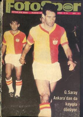 Fotospor Haftalık Spor Dergisi 18 Aralık 1967 Sayı67 Galatasarayın Ümidi Aykaça Kaldı,Beşiktaş Antrenörü İlk Raundu Kazandı NDR86047 - 1