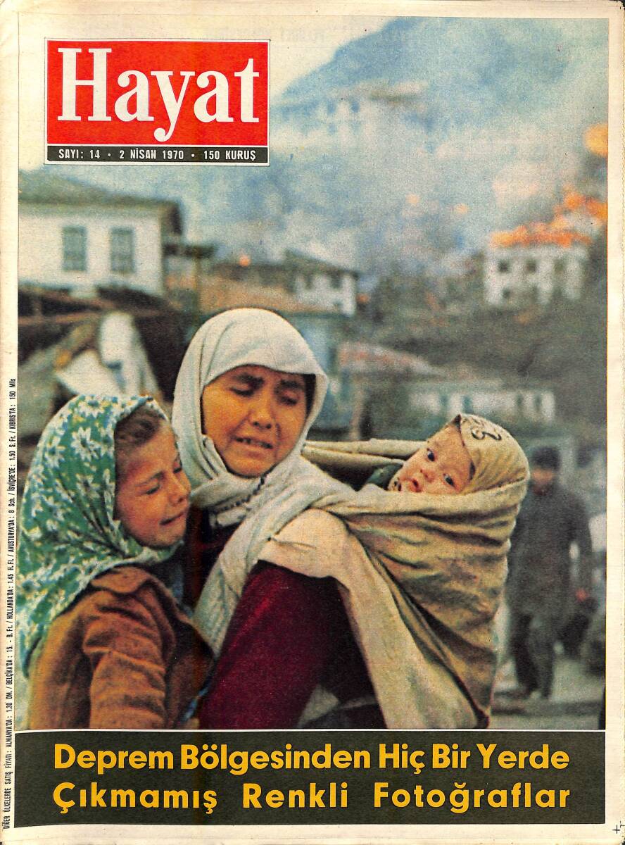 HAYAT DERGİSİ 2 Nisan 1970 Sayı : 14 - Zeki Müren , Çocukluğundan Beri Babasına Çok Düşkündü NDR88524 - 1