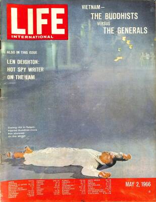 LIFE INTERNTIONAL 2 May 1966 - Brian Duffy , Hugh Moffett , NDR84121 - 1