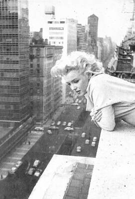 Marilyn Monroe Siyah Beyaz Kartpostal KRT17197 - 1