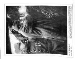 NELSONS PORTFOLIO OF WAR PICTURES PART 15 29 Mayıs 1915 - IN A FRENCH SHELTER PIT. NDR70057 - 2